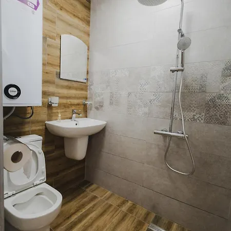 модерен ирида с басейн и градина Appartement Ravda